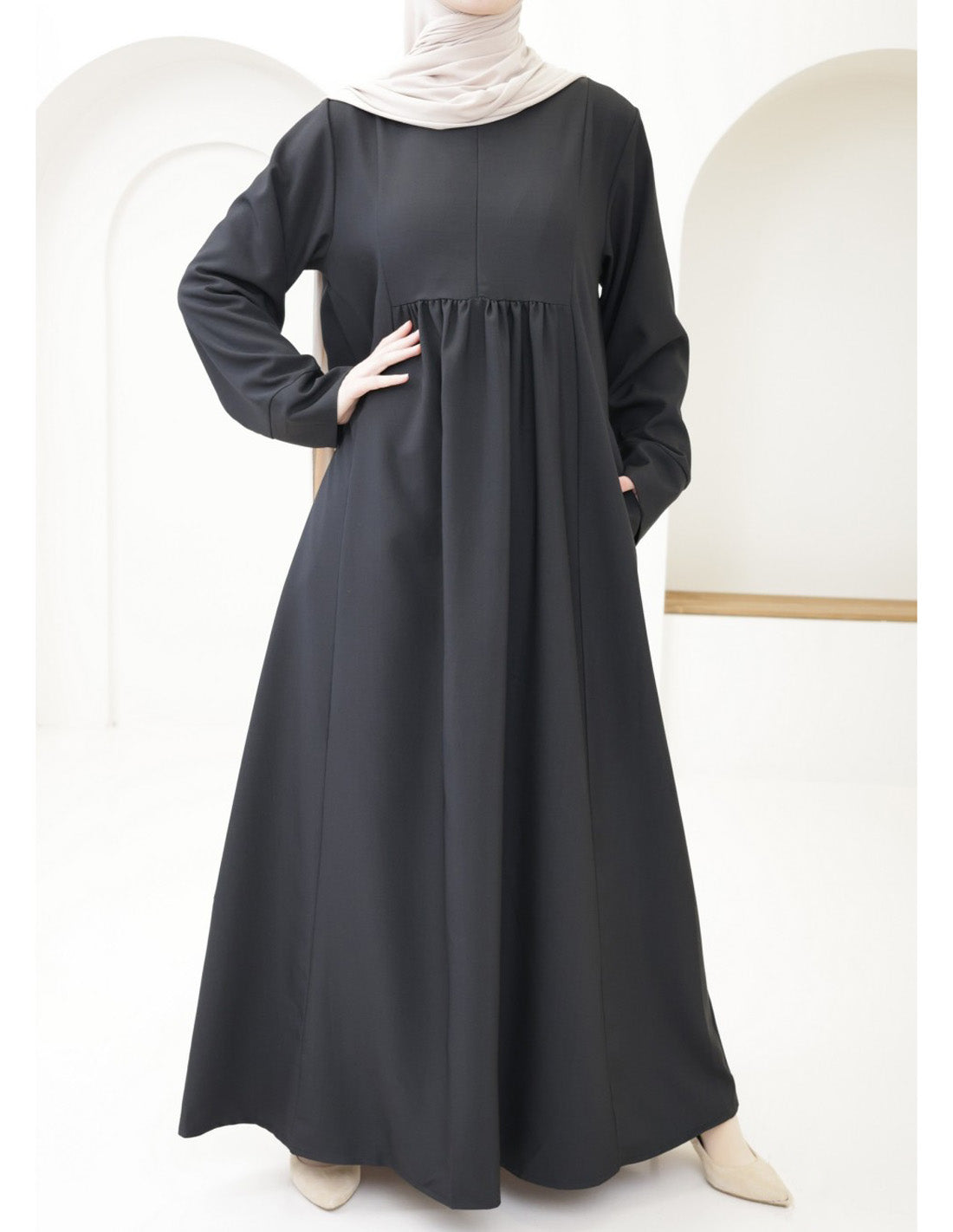 Ladies' Comfortable and Stylish Flared Skirt Front-zip Dress-Black