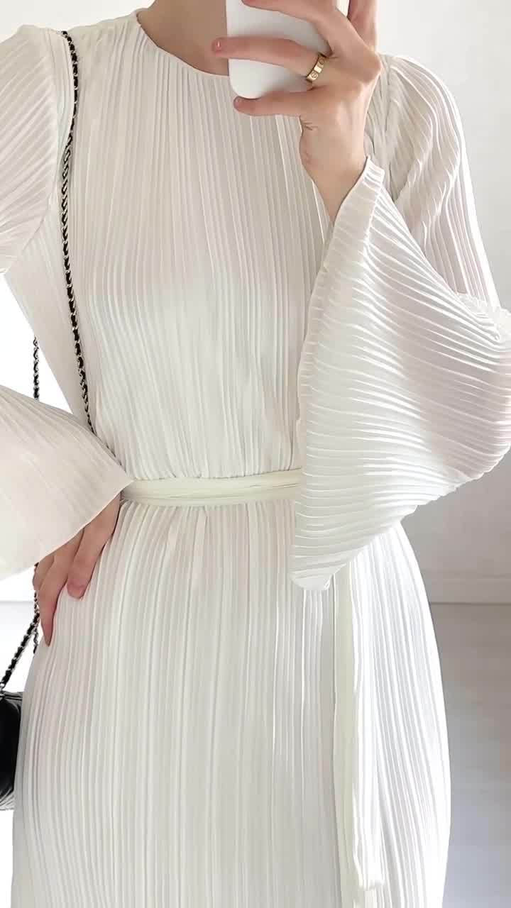 Women's Pleated Flared-sleeved Mixi Dress