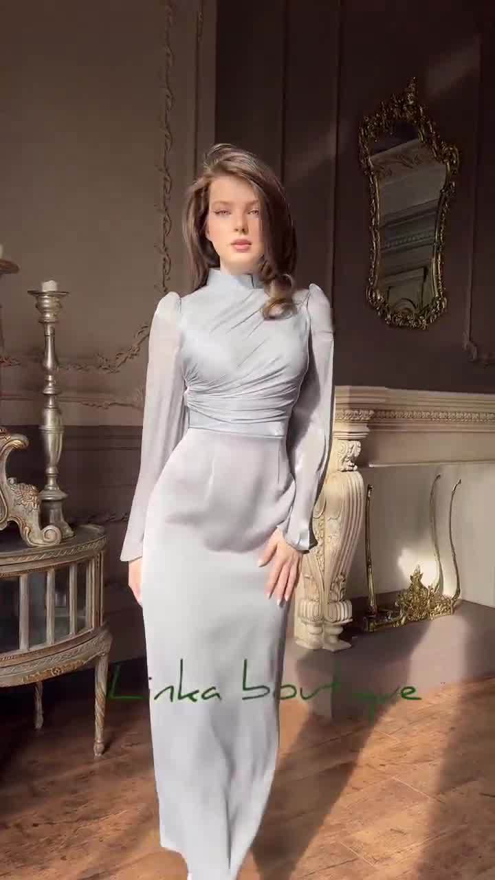 Half-high Neck Flared Sleeve Waist-cinching Hip Dress
