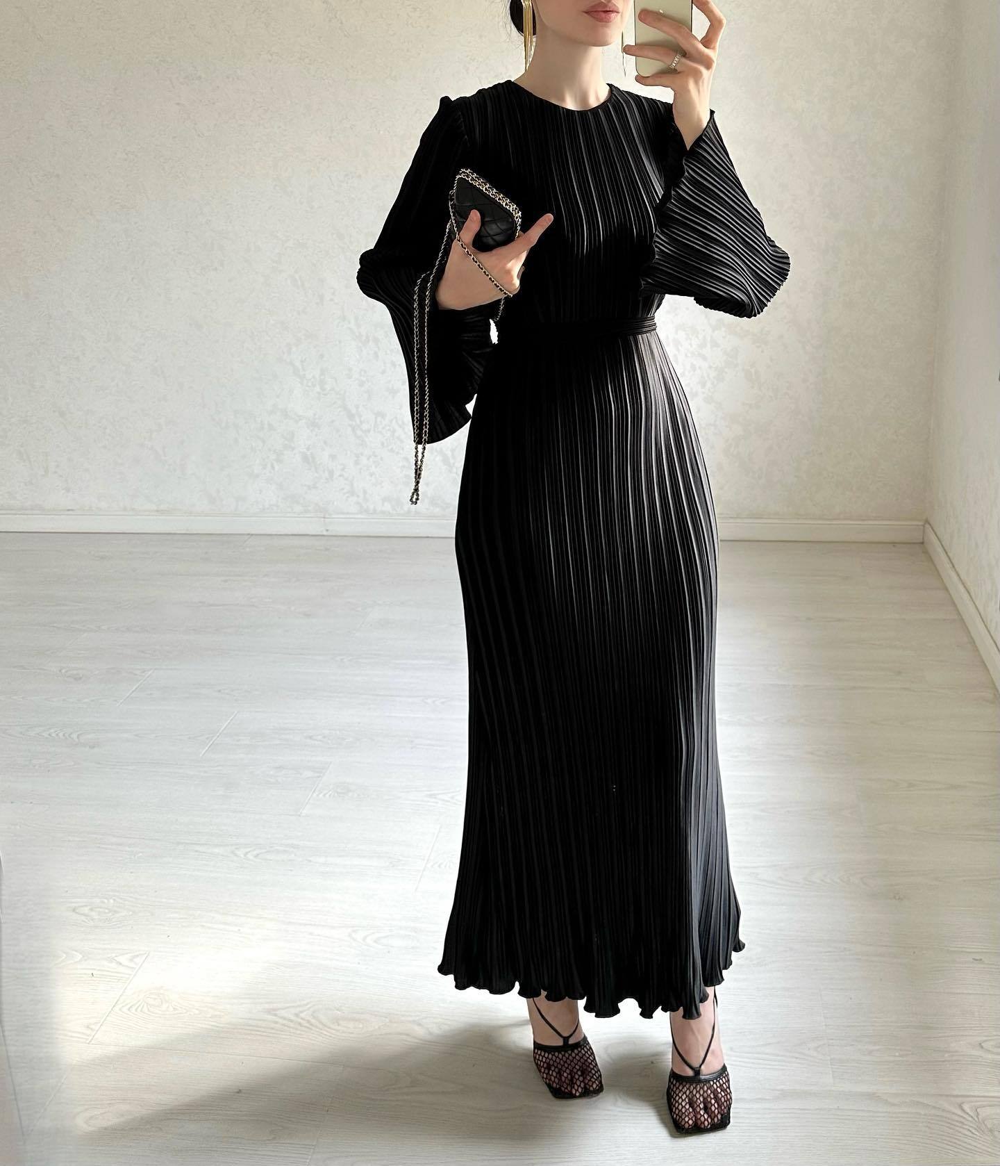 Women's Pleated Flared-sleeved Mixi Dress