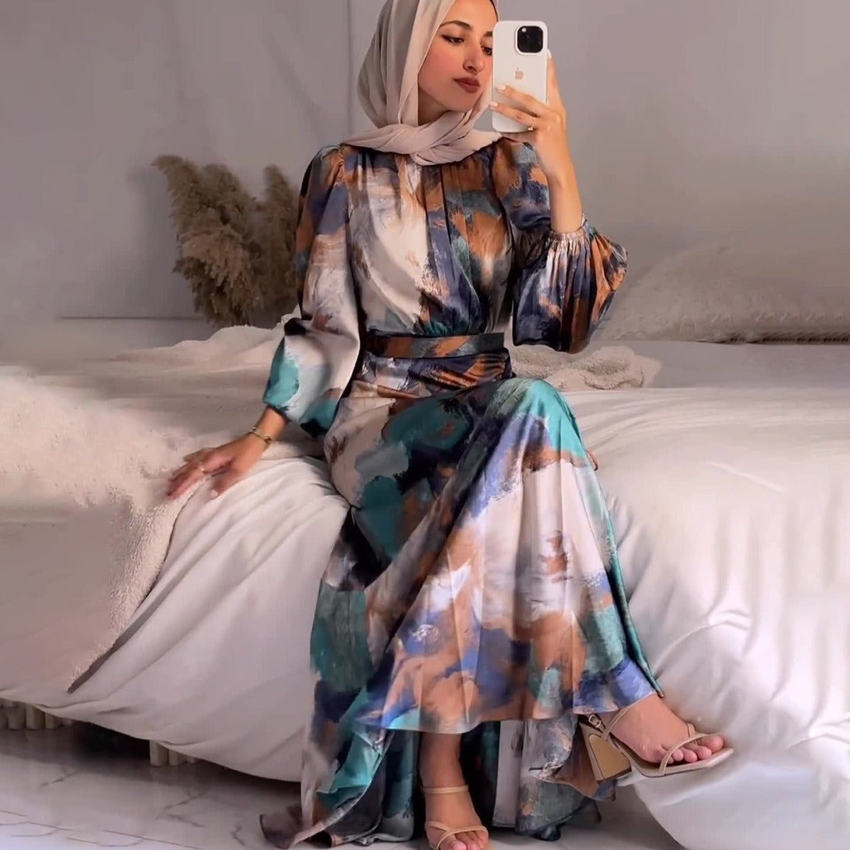 A Pleated Waist-cinching Long-sleeved Dress