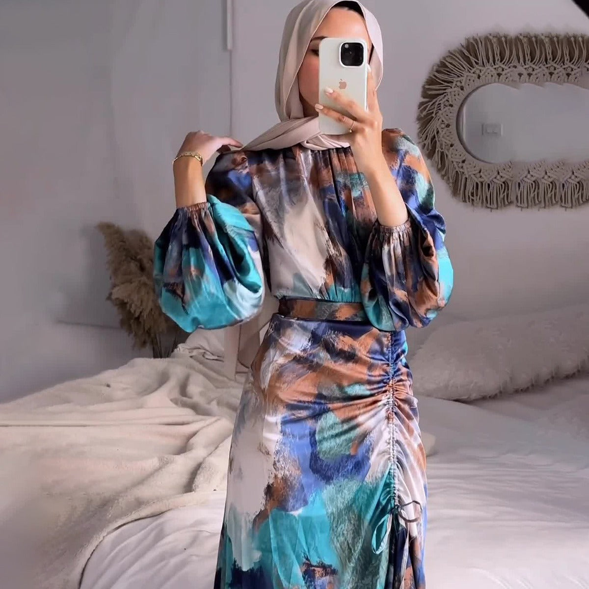 A Pleated Waist-cinching Long-sleeved Dress