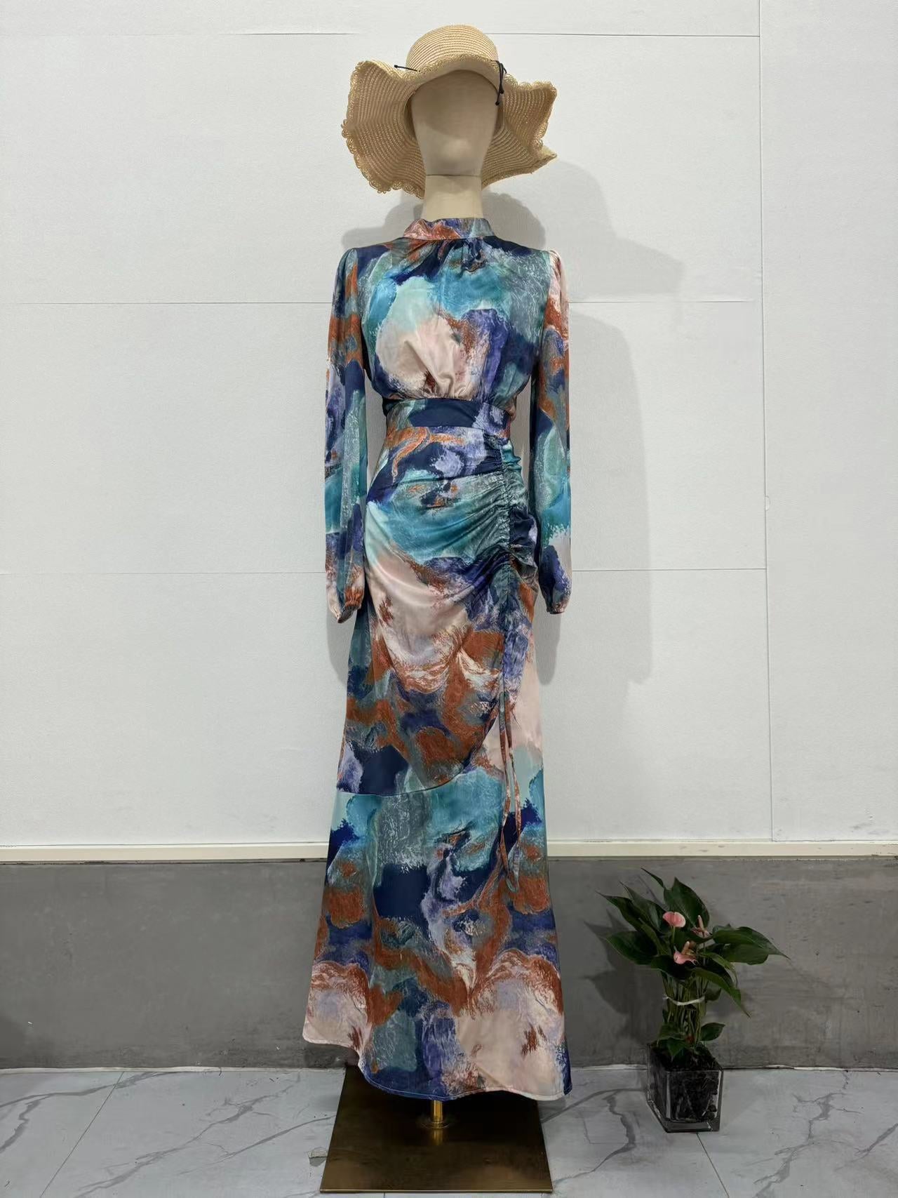 A Pleated Waist-cinching Long-sleeved Dress