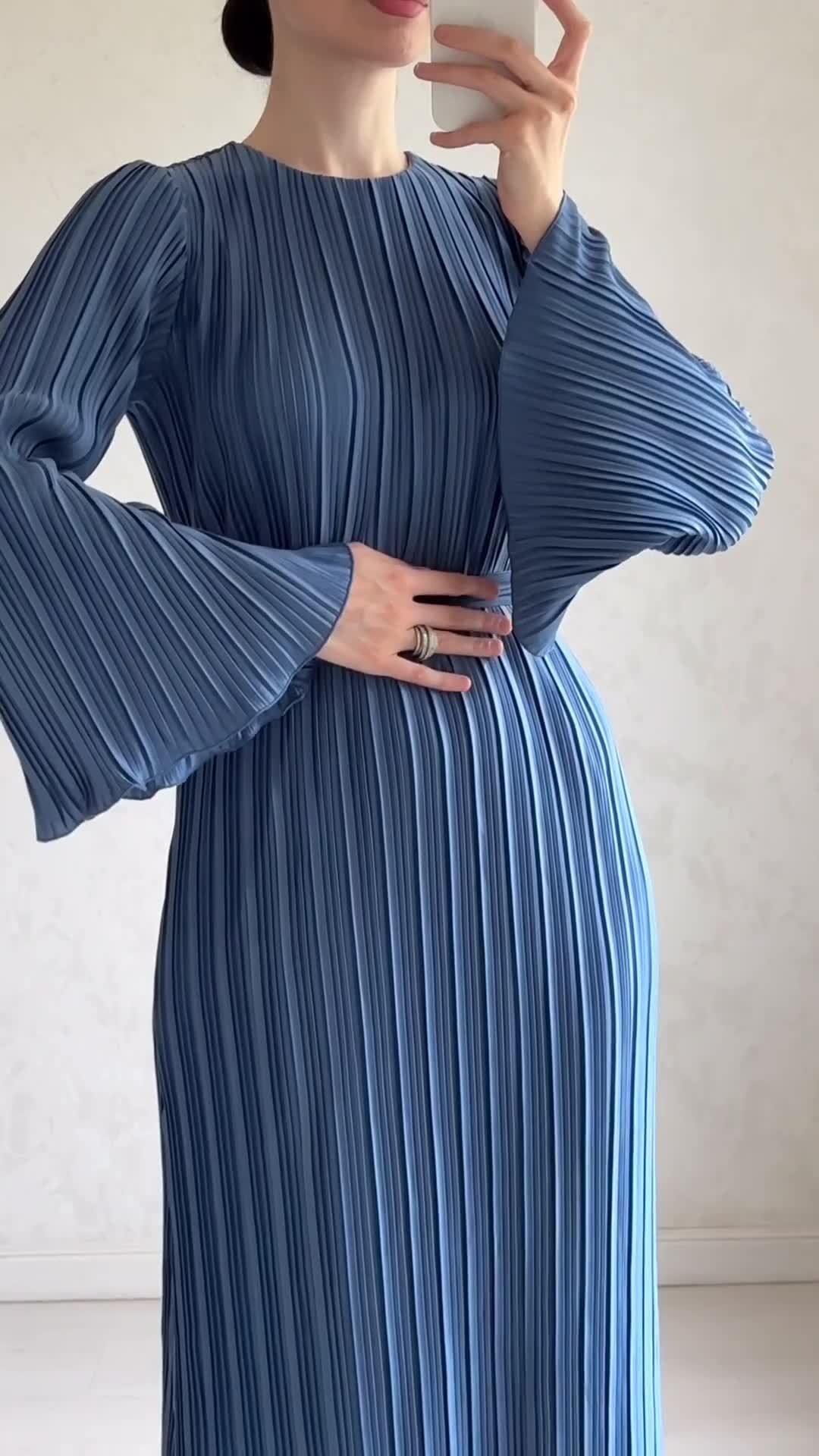 Women's Pleated Flared-sleeved Mixi Dress