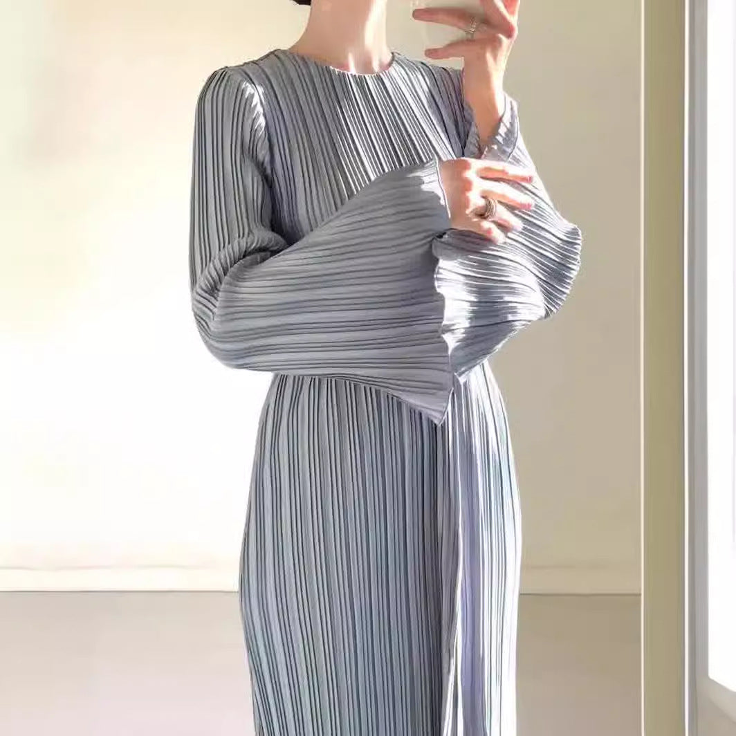 Women's Pleated Flared-sleeved Mixi Dress
