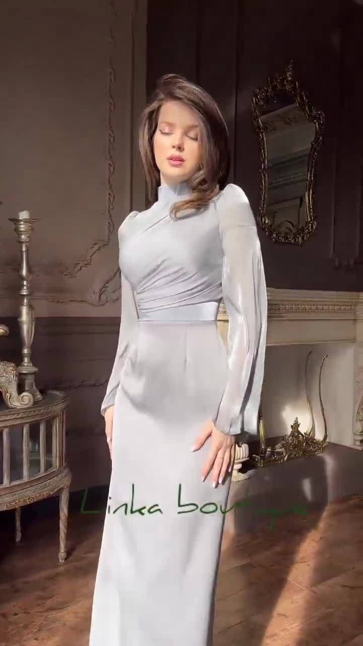 Half-high Neck Flared Sleeve Waist-cinching Hip Dress