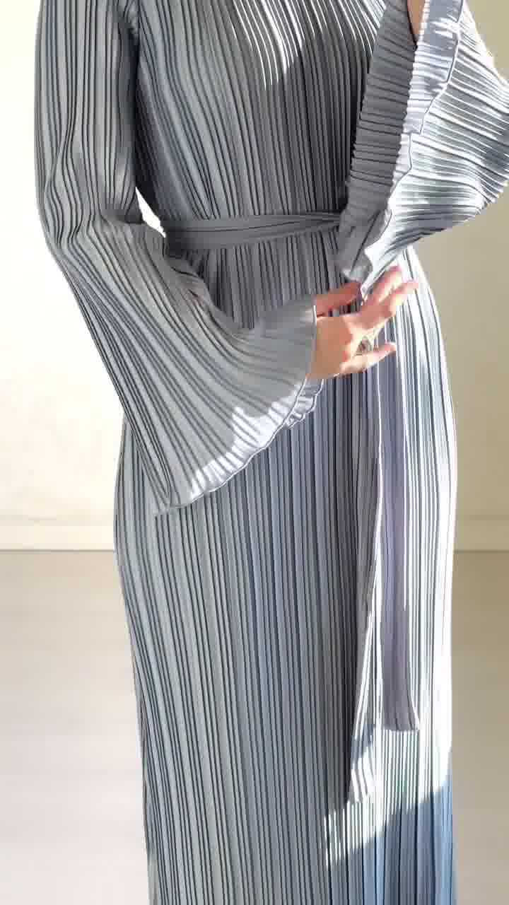 Women's Pleated Flared-sleeved Mixi Dress