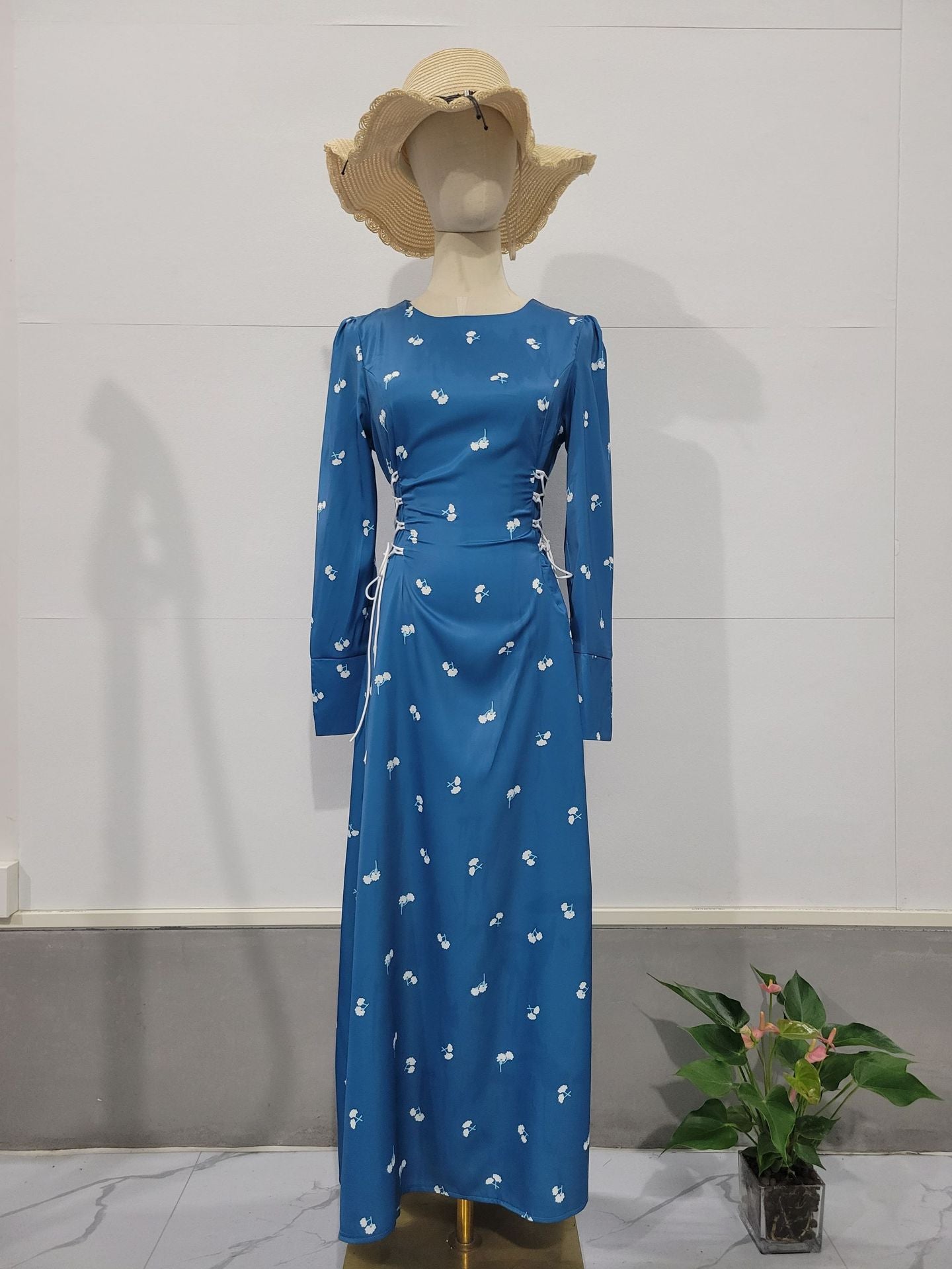 Women's Long Waist-cinching Dresses