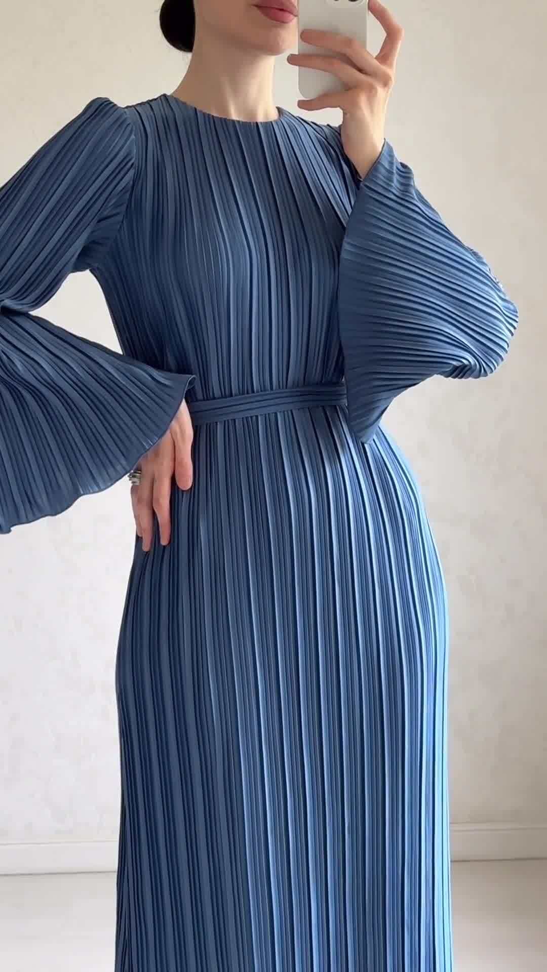 Women's Pleated Flared-sleeved Mixi Dress