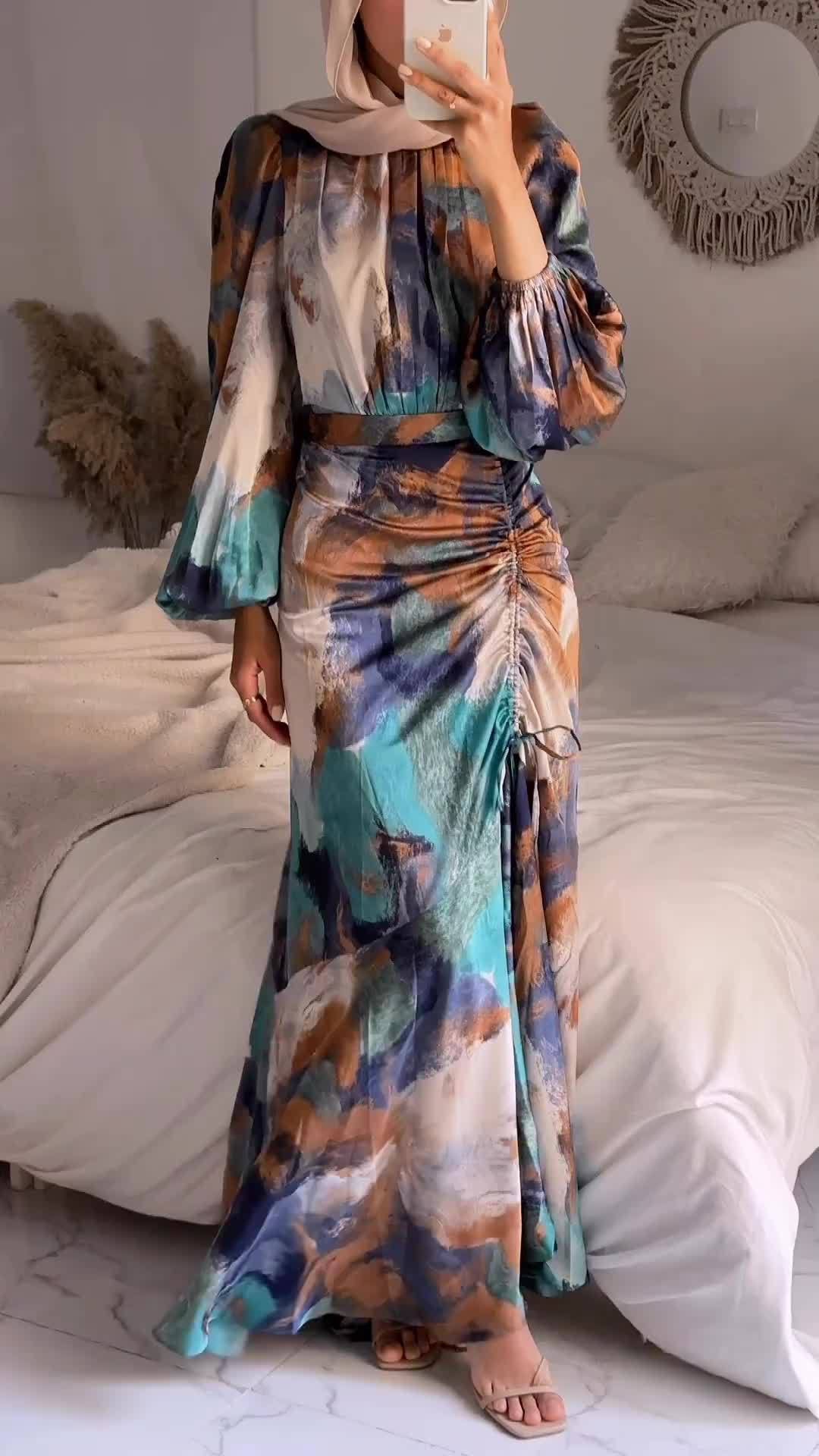 A Pleated Waist-cinching Long-sleeved Dress