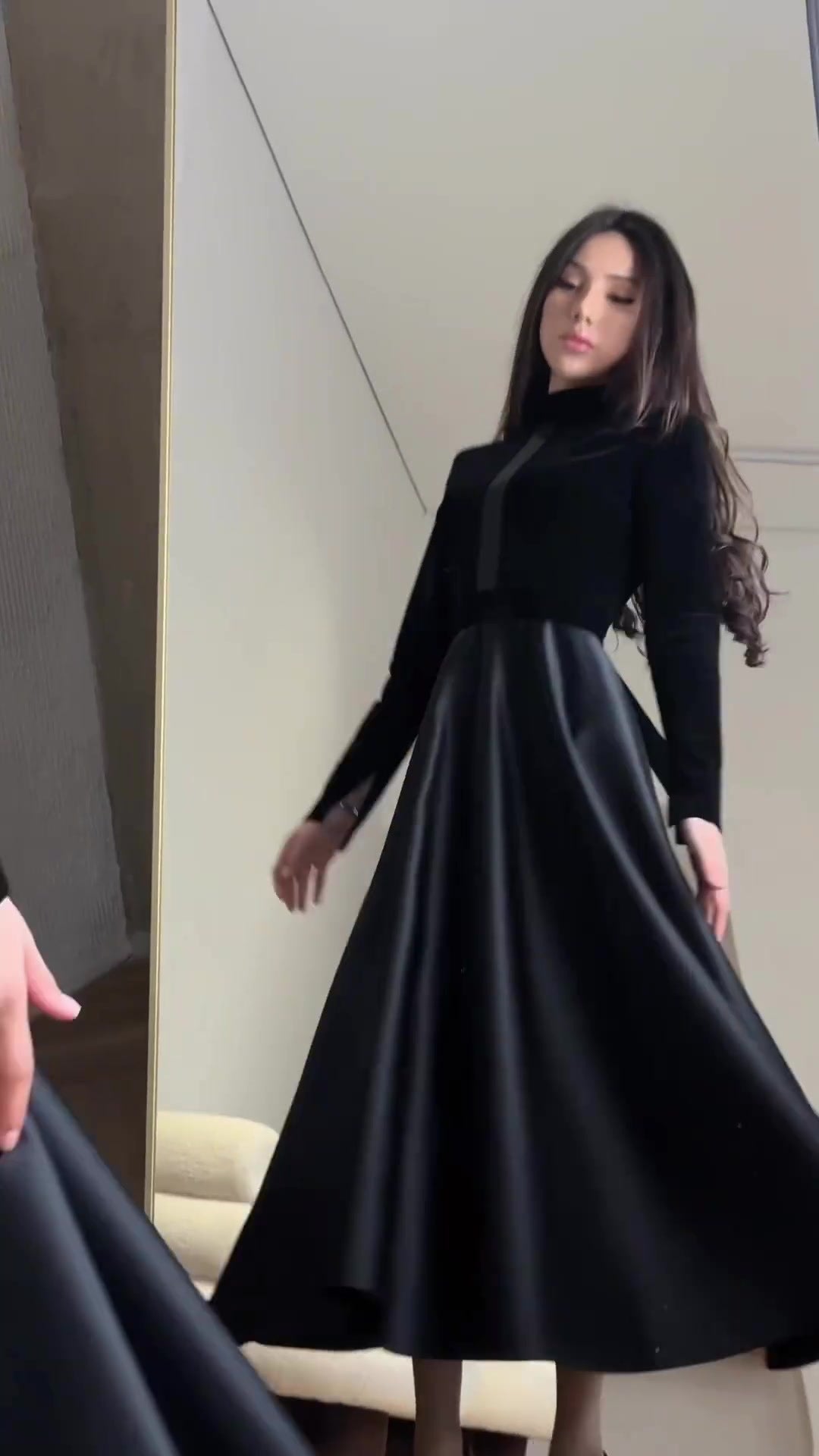 Women's Waist-cinching Round-neck Long-sleeved Dress