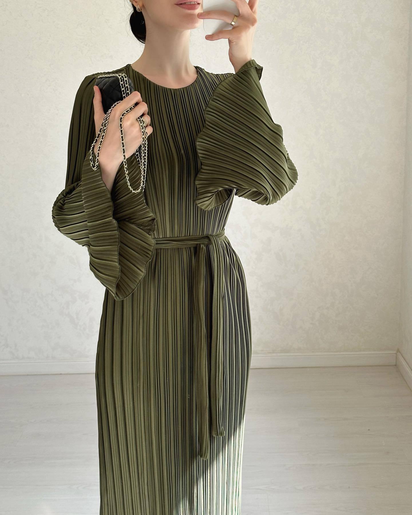 Women's Pleated Flared-sleeved Mixi Dress