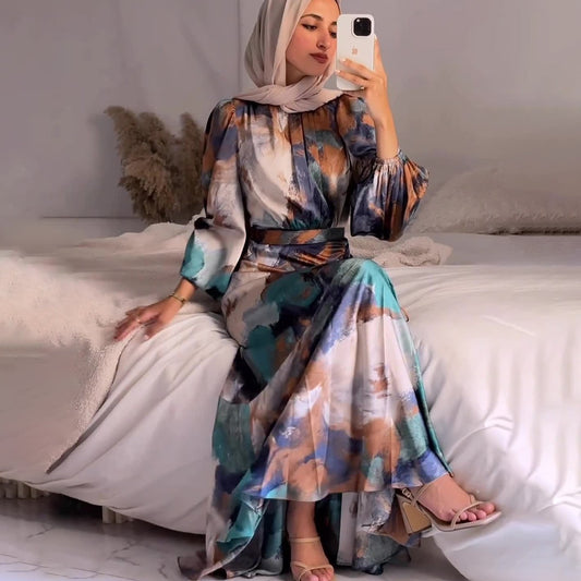 A Pleated Waist-cinching Long-sleeved Dress