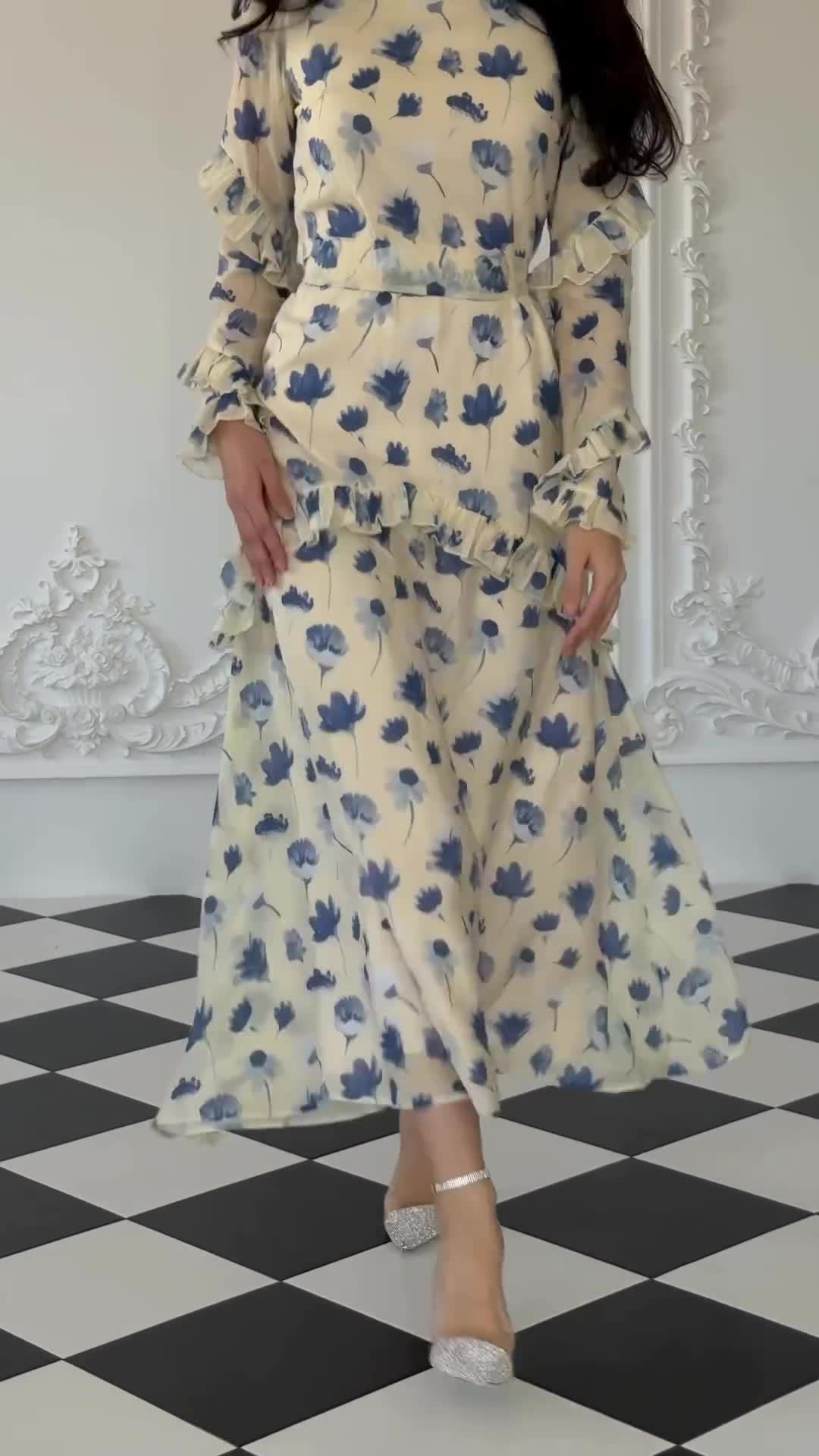 Women's Round Neck Long Sleeved Ruffle Dress